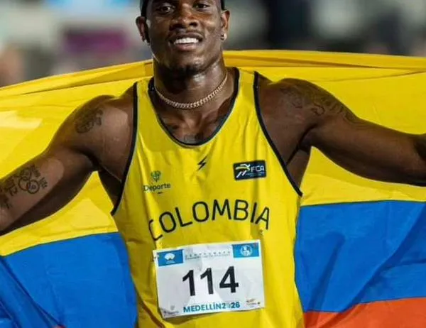 El Equipo Bogotá celebra un nuevo récord suramericano de Ronal Longa Mosquera 