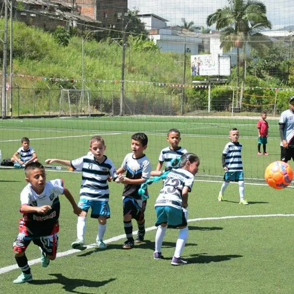 Juegan el torneo infantil Sueños del Balón en La Bombonera