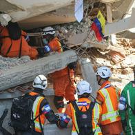 Un niño de 11 años fue rescatado con vida en el estado de La Guaira, Venezuela, luego de pasar 124 horas atrapado bajo los escombros del devastador terremo