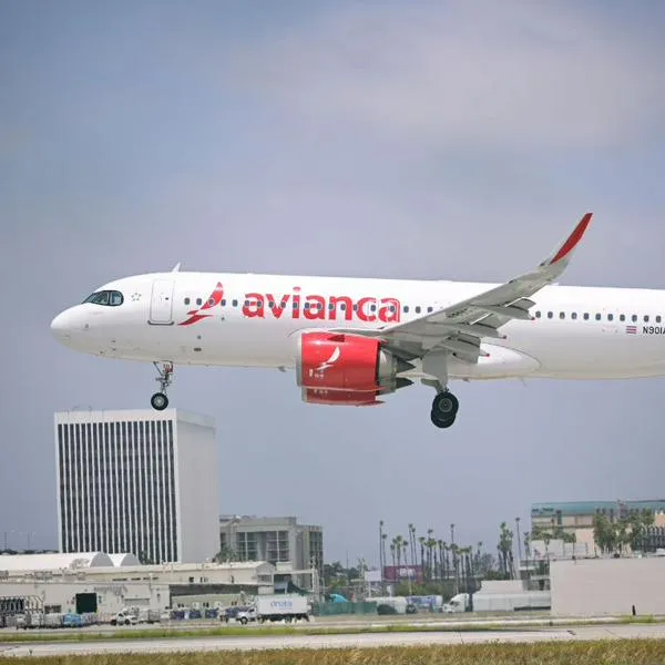 El vuelo AV055 de Avianca se desvió al Aeropuerto de Madrid-Barajas tras registrar una emergencia sobre el océano Atlántico. Se desconocen las causas.