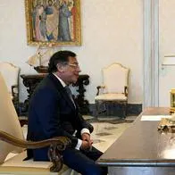 Revelan foto de reunión entre Petro y papa León en el vaticano