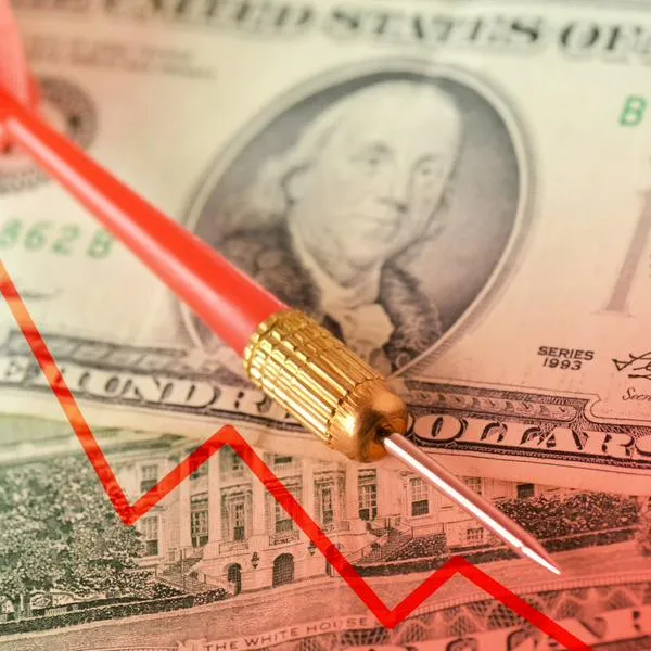 Dólar hoy en Colombia cierra sobre los 3.300 pesos y pierde más de 100 en su TRM