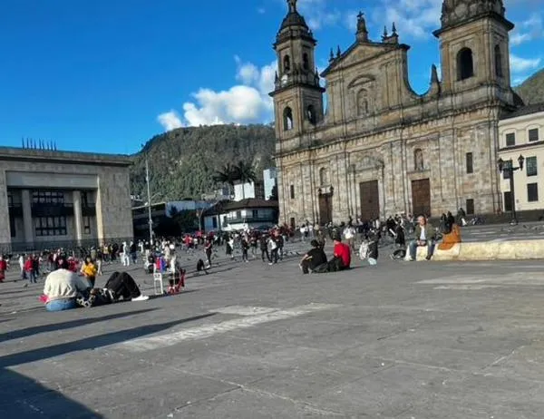 ¿Sombrilla o bloqueador solar? Consulta el pronóstico del tiempo en Bogotá de este domingo 5 de julio del 2026 