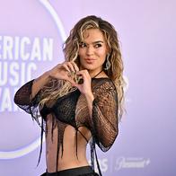 Qué le pasó a Karol G: publicó foto llorando en instagram y largo mensaje