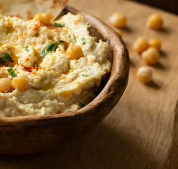 El secreto para un hummus de garbanzos súper cremoso