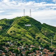 Pueblo colombiano con letrero de Hollywood: turismo Yumbo Valle del Cauca