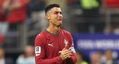 Cristiano Ronaldo, # 7 de Portugal, llora luego de la derrota de su equipo por 0-1 en el partido de octavos de final de la Copa Mundial de la FIFA 2026 contra España en el Dallas Stadium el 6 de julio de 2026 en Arlington, Texas