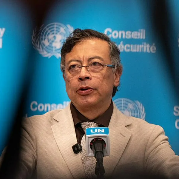 Gustavo Petro Urrego, presidente de la República de Colombia, habla ante la prensa en la Sede de la ONU tras una reunión del Consejo de Seguridad sobre el avance de soluciones políticas en Oriente Medio: mediación y diálogo para una paz duradera