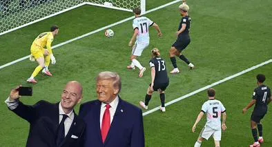 De fondo, Charles De Ketelaere, # 17 de Bélgica, anota el primer gol de su equipo durante el partido de octavos de final de la Copa Mundial de la Fifa ante Estados Unidos en el Seattle Stadium el 6 de julio de 2026. Destacados, Donald Trump, presidente de Estados Unidos, y Gianni Infantino, presidente de la Fifa / Fotocomposición de Pulzo con imágenes de Getty Images
