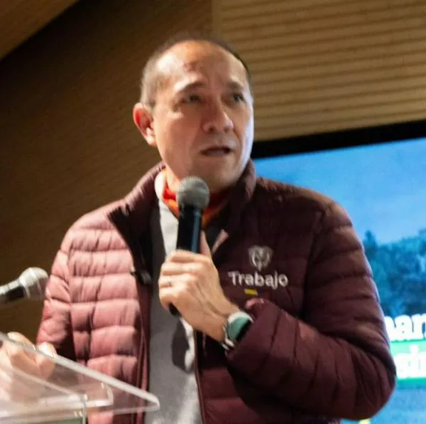 Conozca los detalles de la alarmante orden de arresto dictada contra el ministro del Trabajo, Antonio Sanguino, por el caso de acoso sexual en RTVC