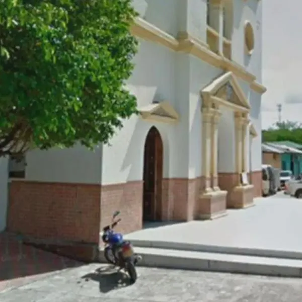 Sujeto tiró a un gato por un barranco y lo grabó; hay indignación