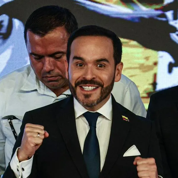 El Partido Alianza Verde reconoció oficialmente el triunfo de Abelardo De la Espriella y José Manuel Restrepo, desmarcándose de Petro. 