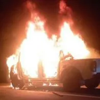 Cierre en vía al Llano por Incendio de vehículo y accidente de camión