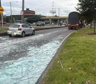 Movilidad en la Autopista Norte de Bogotá por la caída de una carga