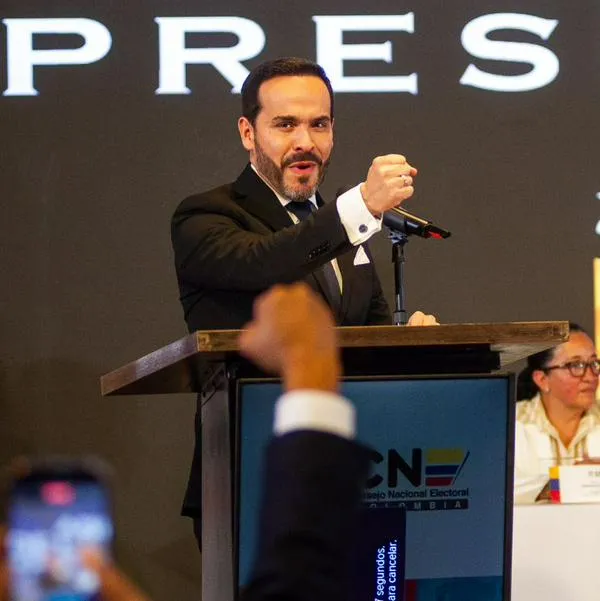 La gobernadora del Meta, Rafaela Cortés, pidió al Congreso apoyar la posesión de Abelardo de la Espriella fuera de Bogotá y ofreció la base de Apiay