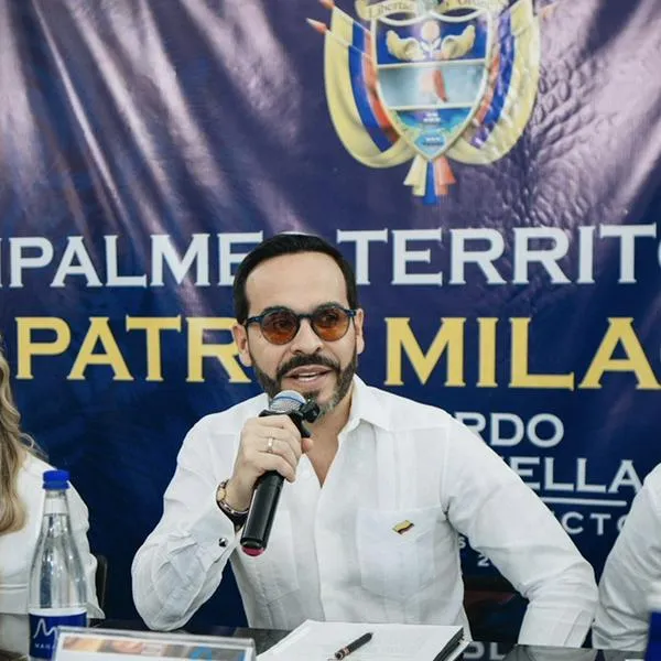 Abelardo de la Espriella (centro)