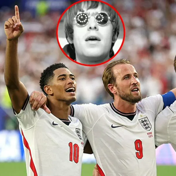 De fondo, Dan Burn, # 15; Harry Kane, # 9; y Jude Bellingham, # 10 de Inglaterra; celebran tras la victoria por 2-1 durante el partido de cuartos de final de la Copa Mundial de la Fifa 2026 entre Noruega e Inglaterra en el Miami Stadium el 11 de julio de 2026; resaltado, un fragmento del video Wonderwall
