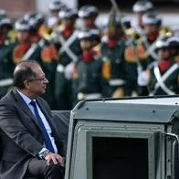 Dos caras de jefatura de Gustavo Petro sobre FF. MM. Una es De la Espriella