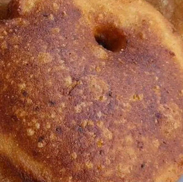 Arepas dulces de anís rellenas de queso