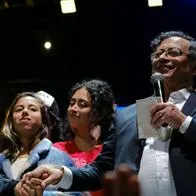 Gustavo Petro se despide de sus hijas Sofía y Antonella y despertó dudas en redes