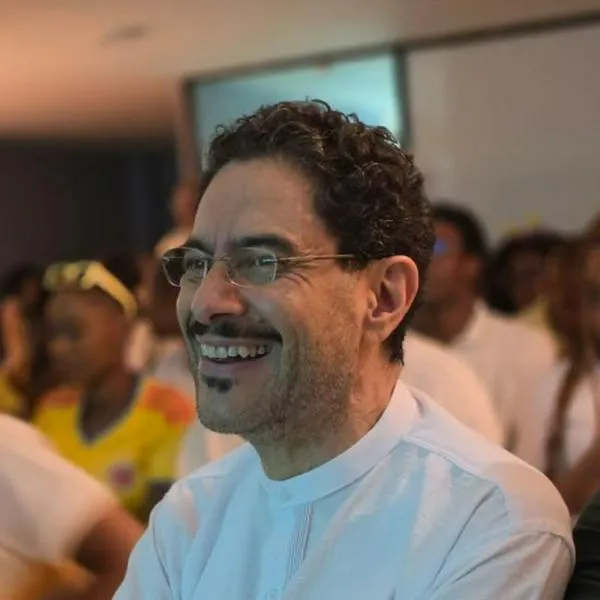 Iván Cepeda exhibió su credencial de senador de la oposición, pero en Blu Radio desnudaron la contradicción petrista. 