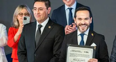 Renunció del presidente del CNE: le entregó la credencial a De la Espriella
