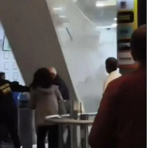 Imágenes del techo que se desplomó en el centro comercial Plaza Central de Bogotá