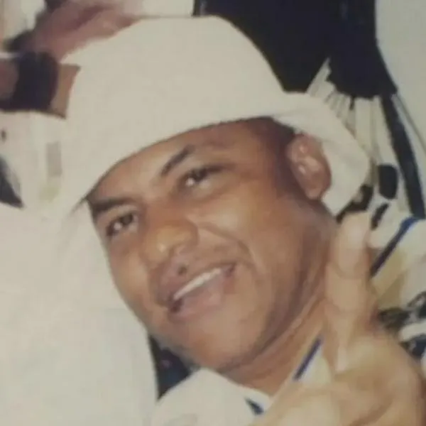 'El gurú del sabor' (der.), reconocido locutor de radio en Colombia y precursor del reguetón en Medellín que falleció