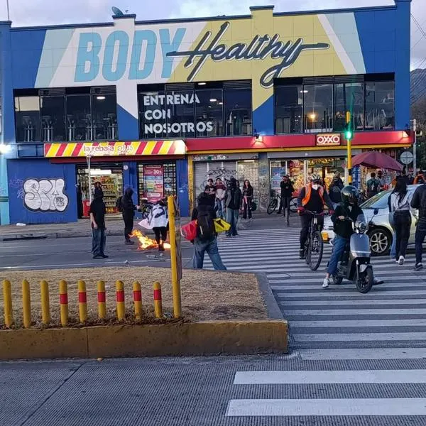 Protestas sobre la calle 26 de Bogotá que han causado afectaciones en Transmilenio