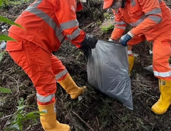 Más de 3 volquetas llenas de residuos fueron extraídas en la Quebrada Verejones 