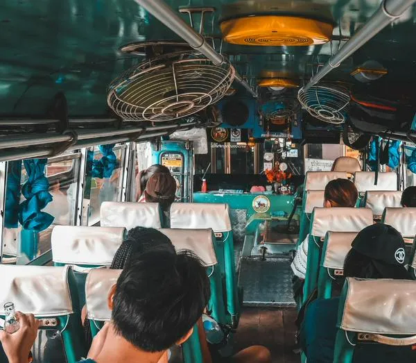 20 alumnos y un adulto murieron luego de accidente de bus: esto se sabe