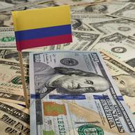 El dólar en Colombia registra mínimos históricos. Analizamos causas de esta caída, cuánto durará y el impacto dividido entre consumidores y exportadores.