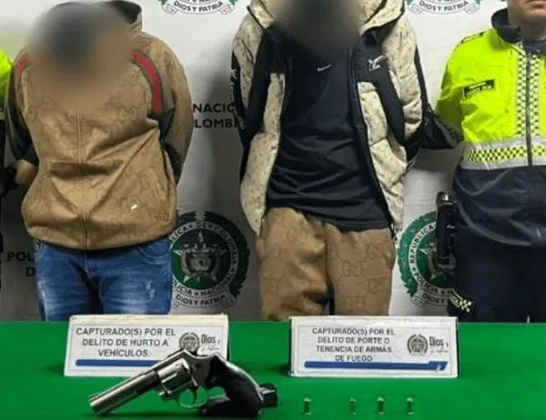 Capturados dos hombres que huían en una camioneta robada en Puente Aranda 