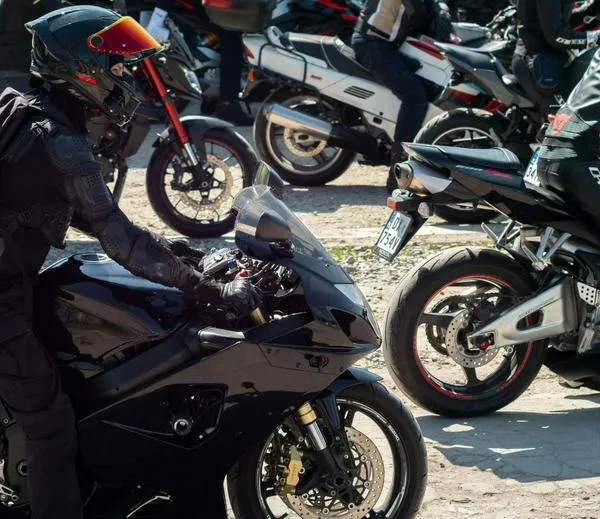 Caos para llegar al aeropuerto El Dorado por bloqueos de motociclistas
