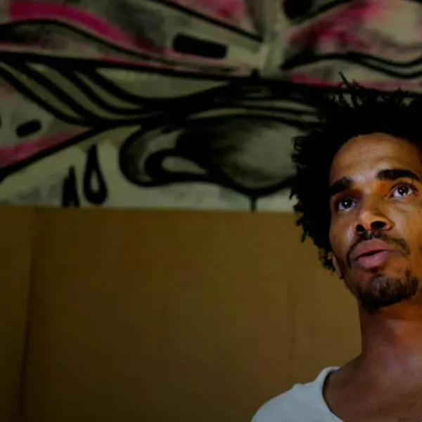 Artista y activista cubano Luis Manuel Otero Alcántara llega a EE. UU. tras cumplir cinco años de prisión