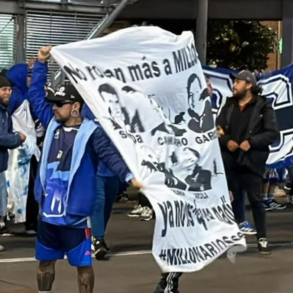 Hinchas de Millonarios: protestas frente a El Campin partido contra Colo Colo