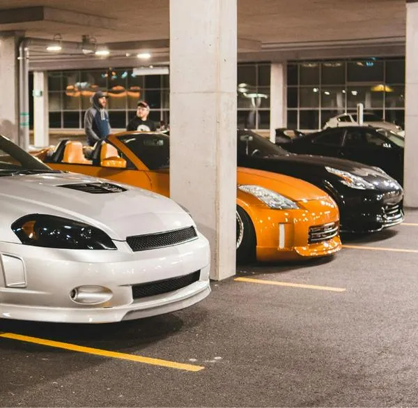 El auge de los carros eléctricos en Bogotá choca con un nuevo problema