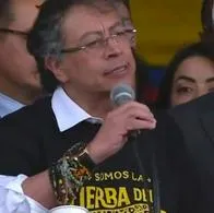 Petro dice qué hará con la espada de Bolívar y la sotana de Camilo Torres