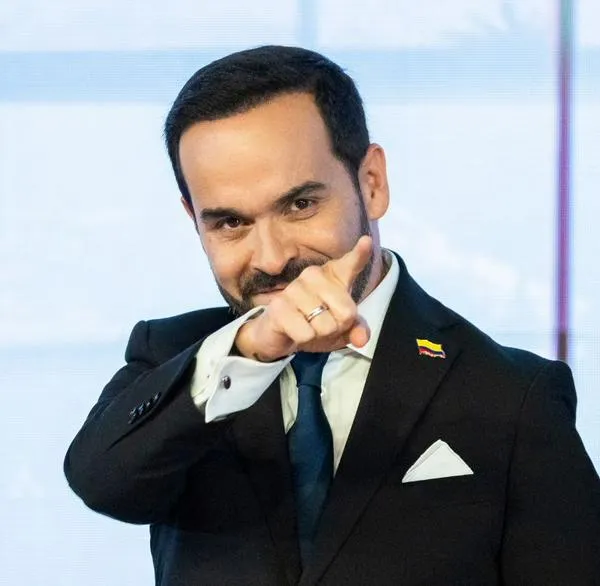 : Presentan demanda de nulidad ante el Consejo de Estado contra la elección presidencial de Abelardo De La Espriella, solicitando auditorías forenses. 