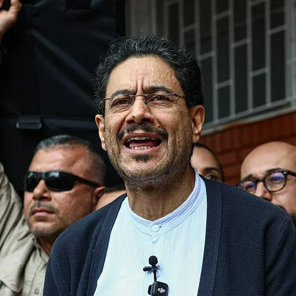 Iván Cepeda dio lugar de desobediencia civil durante posesión de De la Espriella