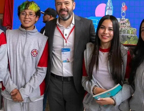 35 años de la Constitución: Alcalde Galán lideró diálogo con jóvenes de la IED Benjamín Herrera 