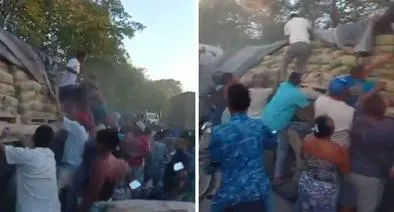 Así fue el saqueo en una vía de Bolívar, en la costa Caribe, luego de que un camión se accidentó