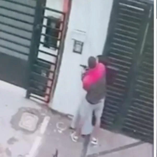 Mujer evitó que la robaran en Bogotá enfrentándose al ladrón: video