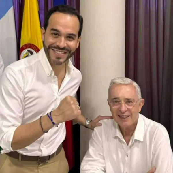 Voces del uribismo piden un encuentro urgente entre el presidente electo Abelardo De La Espriella y Álvaro Uribe para sanar fricciones. 
