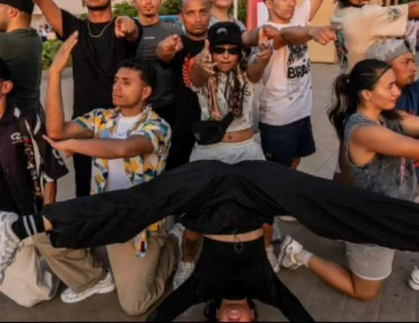 Hip Hop en Colombia Breakdance: disfruta la muestra de danza ´Saltos, baile y piruetas que cambian vidas´ en el Museo Colonial de Bogotá 