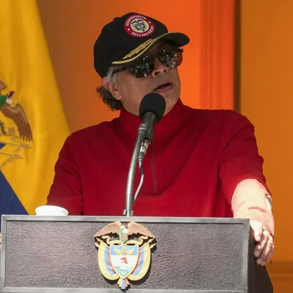 Gustavo Petro ordenó no posesionar a De la Espriella en una guarnición militar