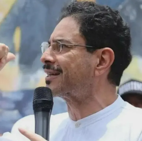 Cepeda cuestiona posesión militar de Abelardo De la Espriella en Cauca