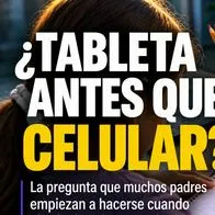 Estudiante realiza una actividad escolar utilizando una tableta mientras consulta una plataforma educativa en un escritorio con cuadernos y útiles escolares.