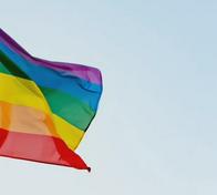 Un automóvil atropella a asistentes tras la marcha del Orgullo LGBTIQ+ en el parque Tiergarten de Berlín