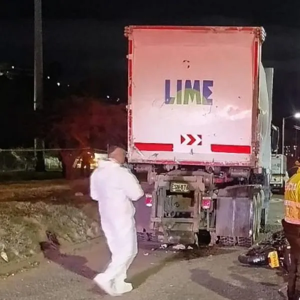 Video de trágico accidente en Bogotá por motociclista que chocó camión de basura